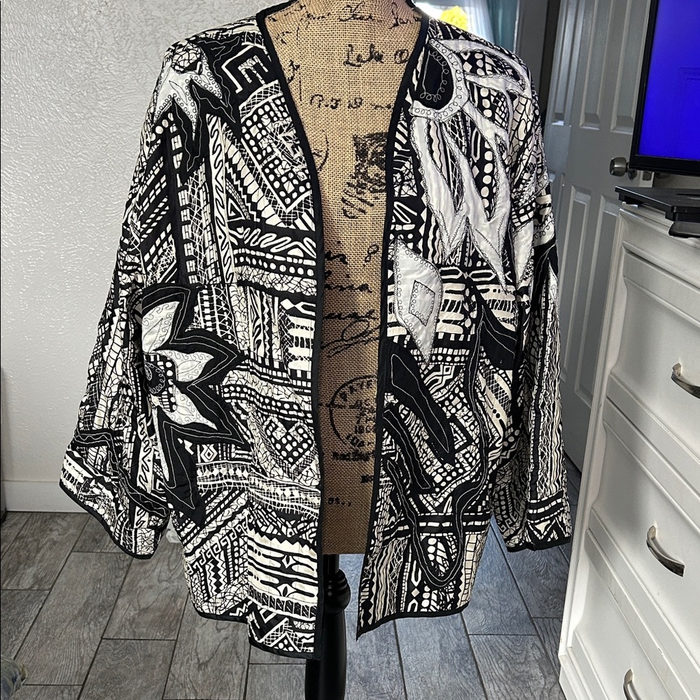 Chico's Monochrome Abstract Blazer size 3 light weight